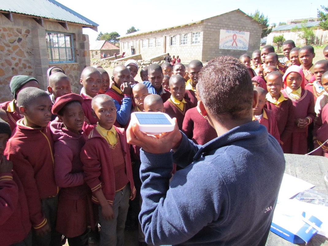 Demonstrating solar light to students