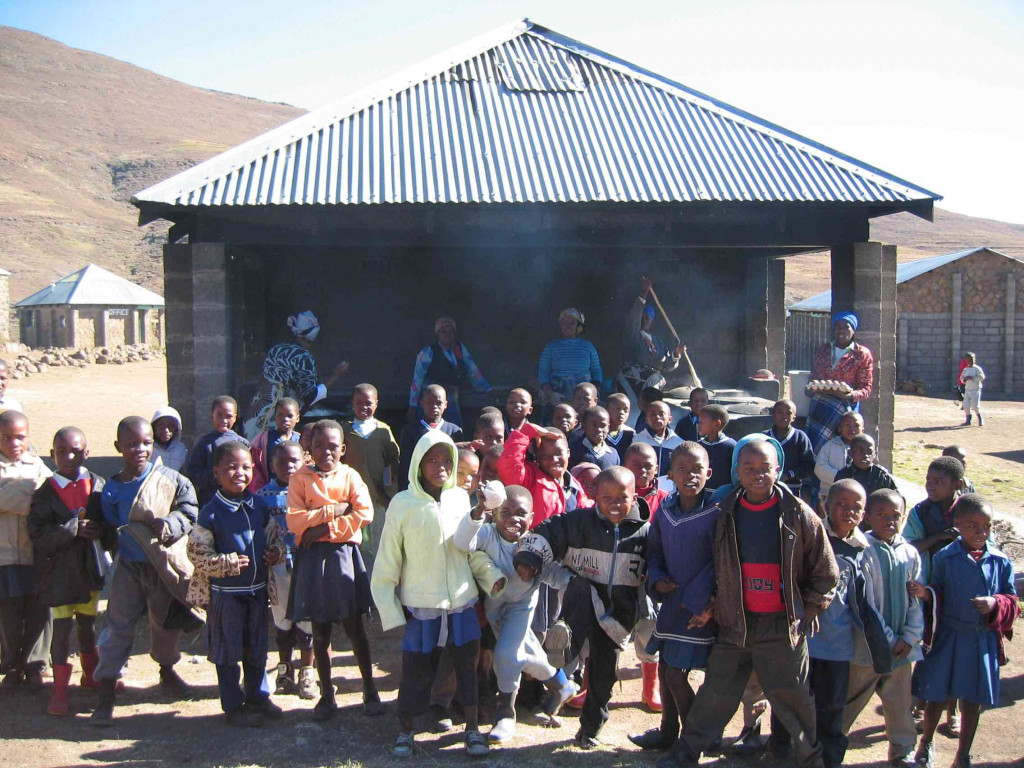 School children waiting for meal of Papa with milk, beans or eggs